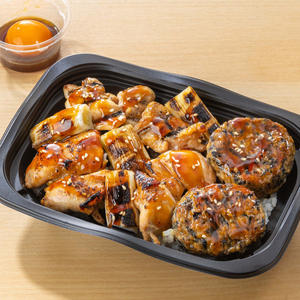 炭火鶏トロ焼きとひじき入りつくねの月見重 弁当