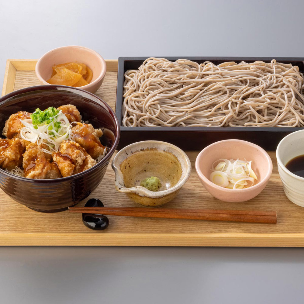 甘からだれの鶏竜田丼と麺のセット