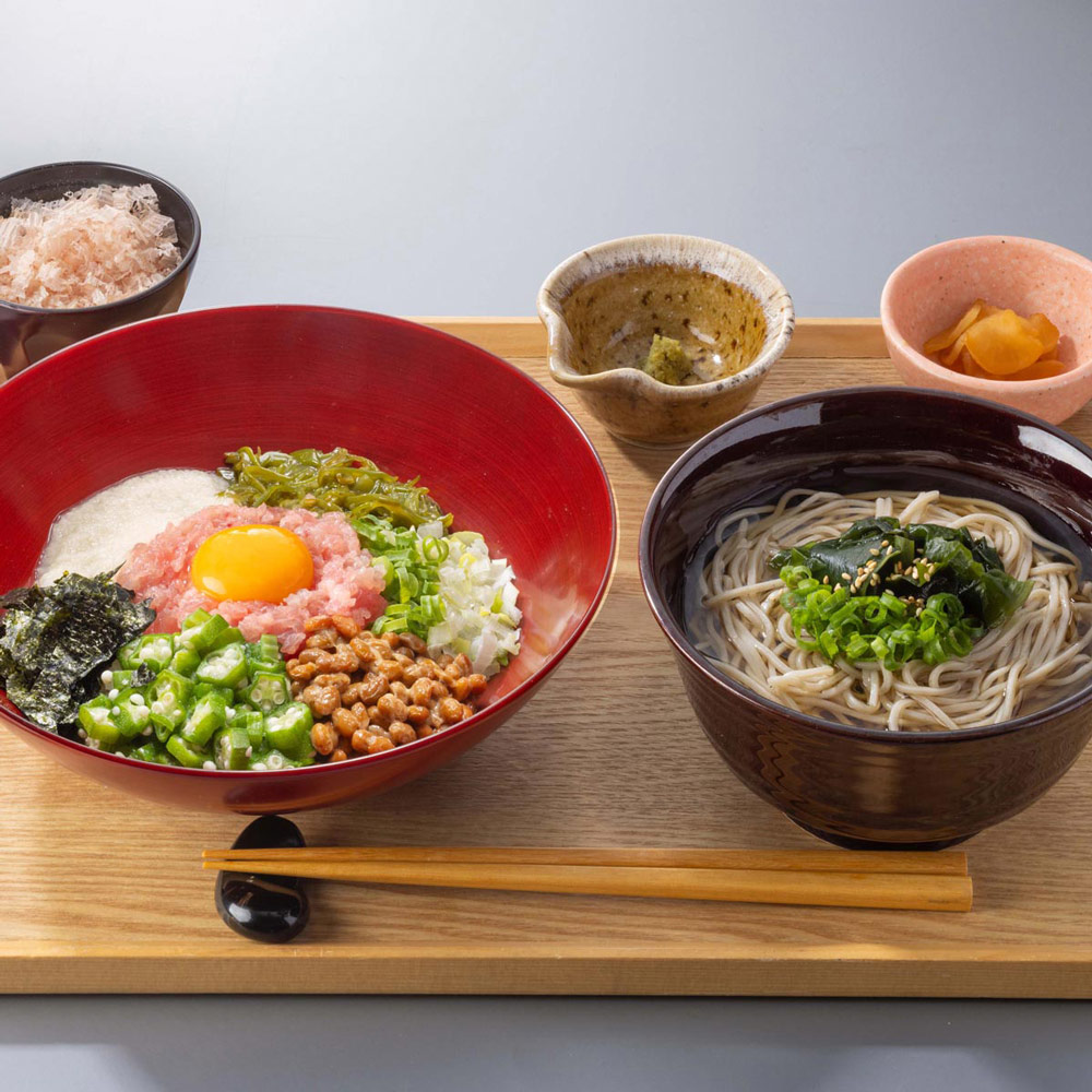 大戸屋ばくだん丼と麺のセット