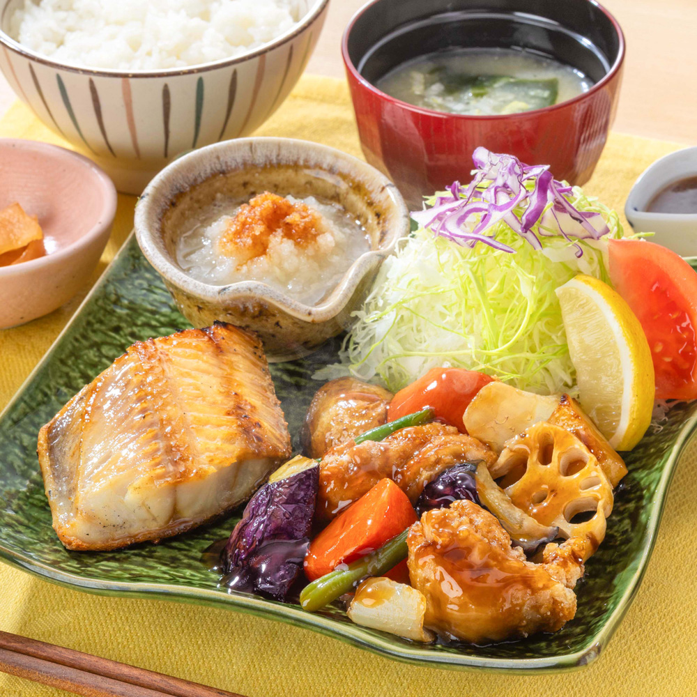 鶏と野菜の黒酢あんとしまほっけの炭火焼き