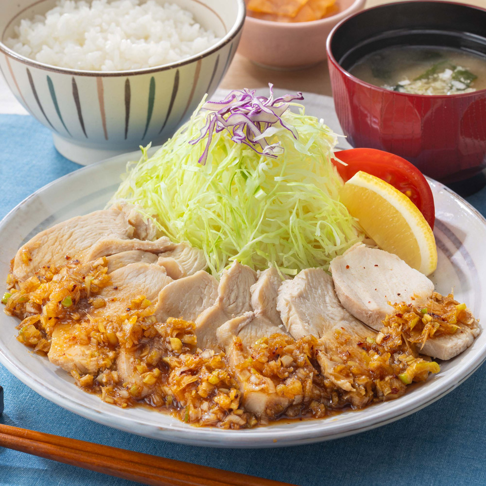 蒸し鶏のもろみ醤油香味ネギだれ