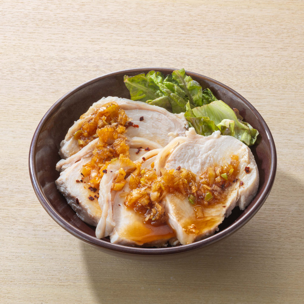 ミニ蒸し鶏のもろみ醤油香味ネギだれ