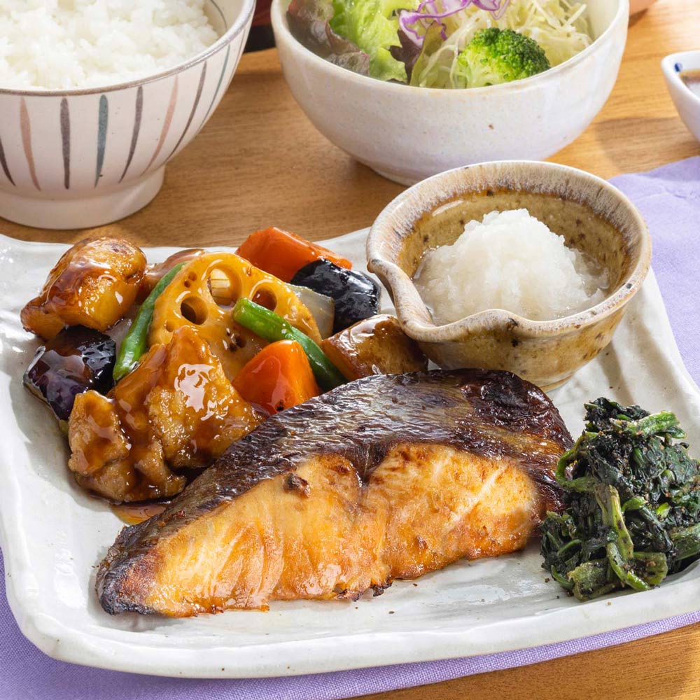 大戸屋膳 沖目鯛の醤油こうじ漬け炭火焼きと鶏と野菜の黒酢あん