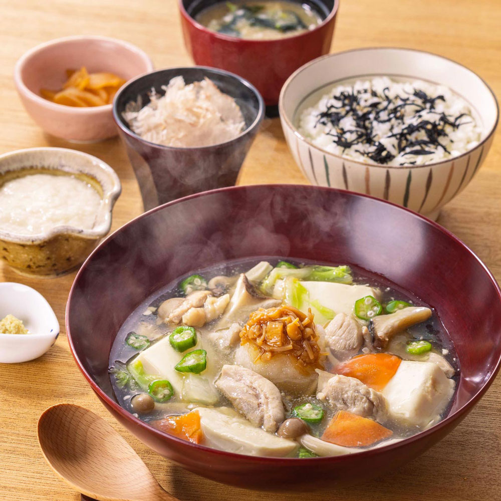 鶏肉とお豆腐ねばねば野菜のトロトロ煮としそひじきご飯