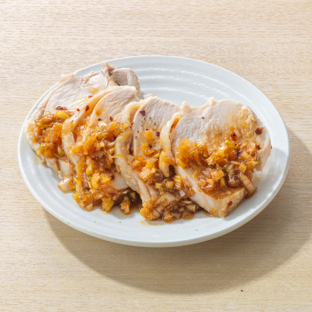 ミニ蒸し鶏のもろみ醤油香味ネギだれ