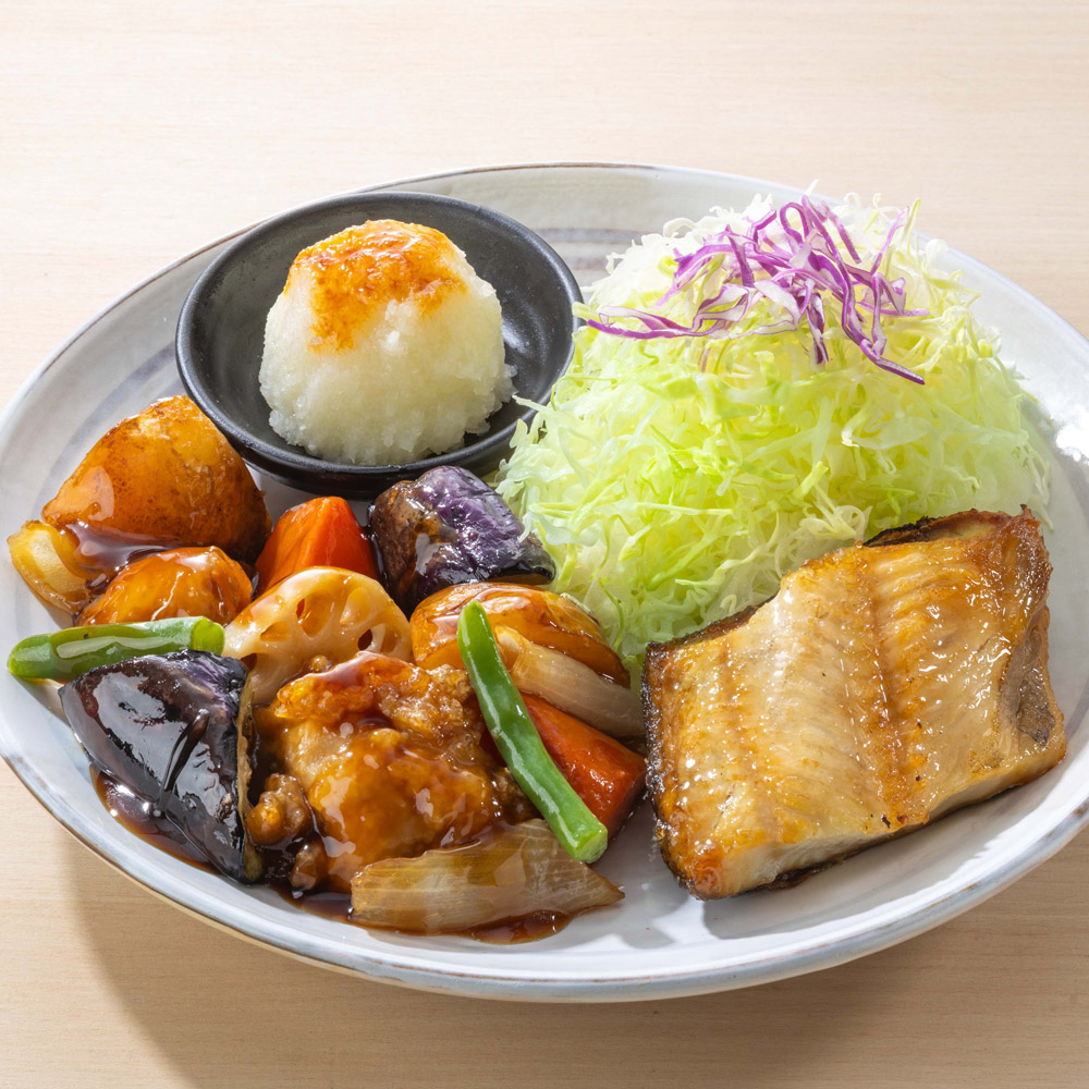 鶏の黒酢あんとほっけの直火焼き