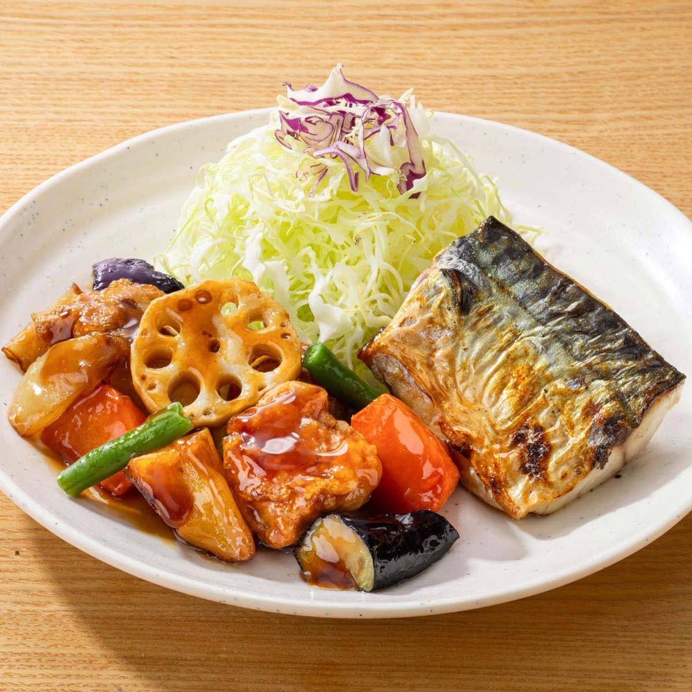 鶏の黒酢あんとミニさばの直火焼き