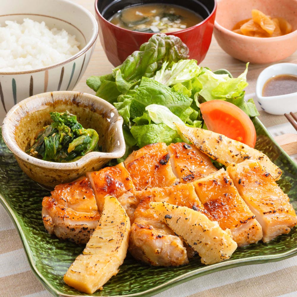 鶏もも肉と筍の麦みそ漬け炭火焼き