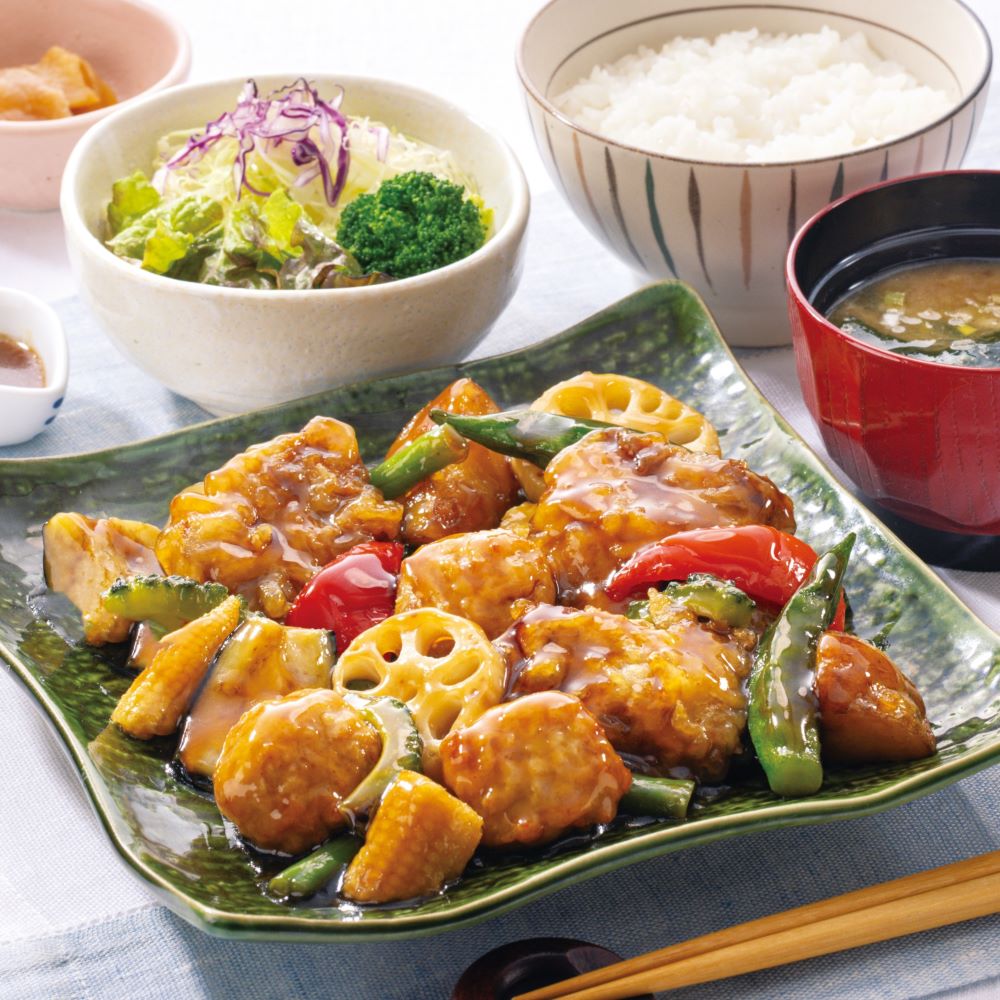 〈おかず増量〉季節の野菜と豚と鶏つくねの黒酢あん