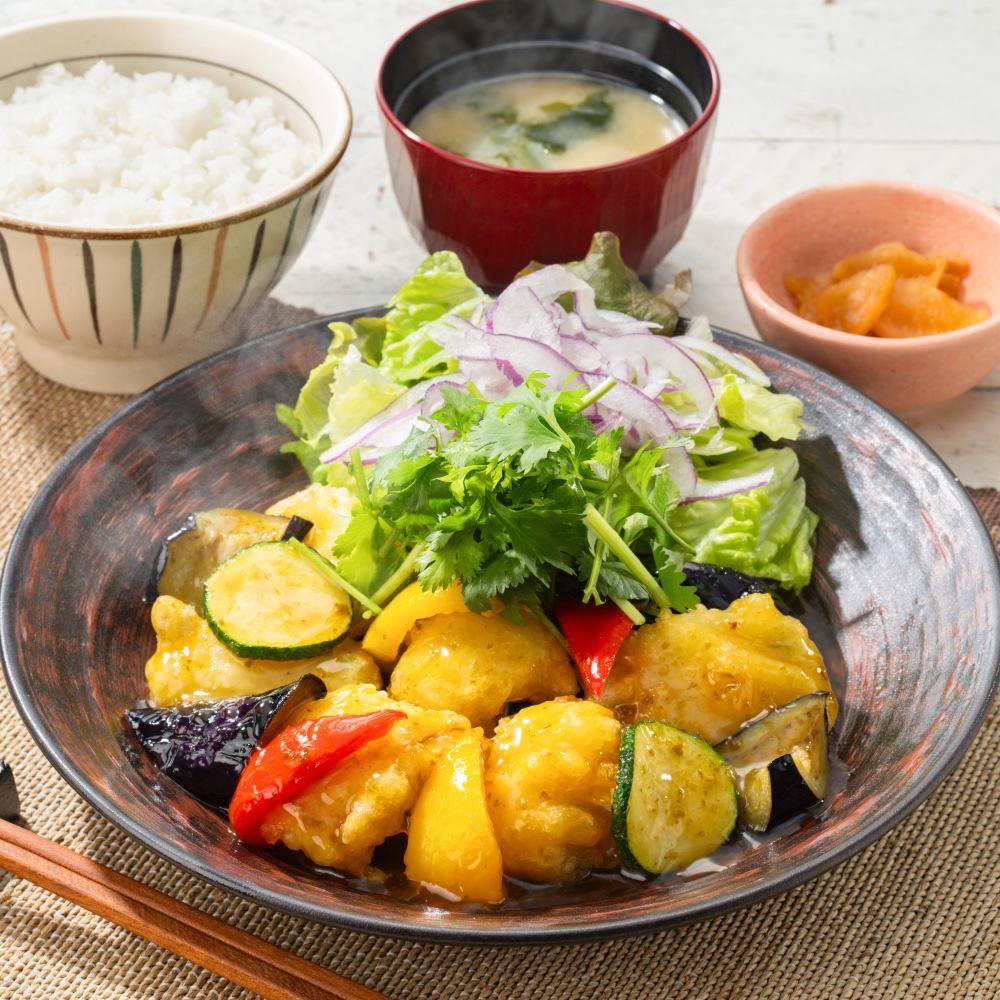 鱧と夏野菜のエスニック甘酢ソース