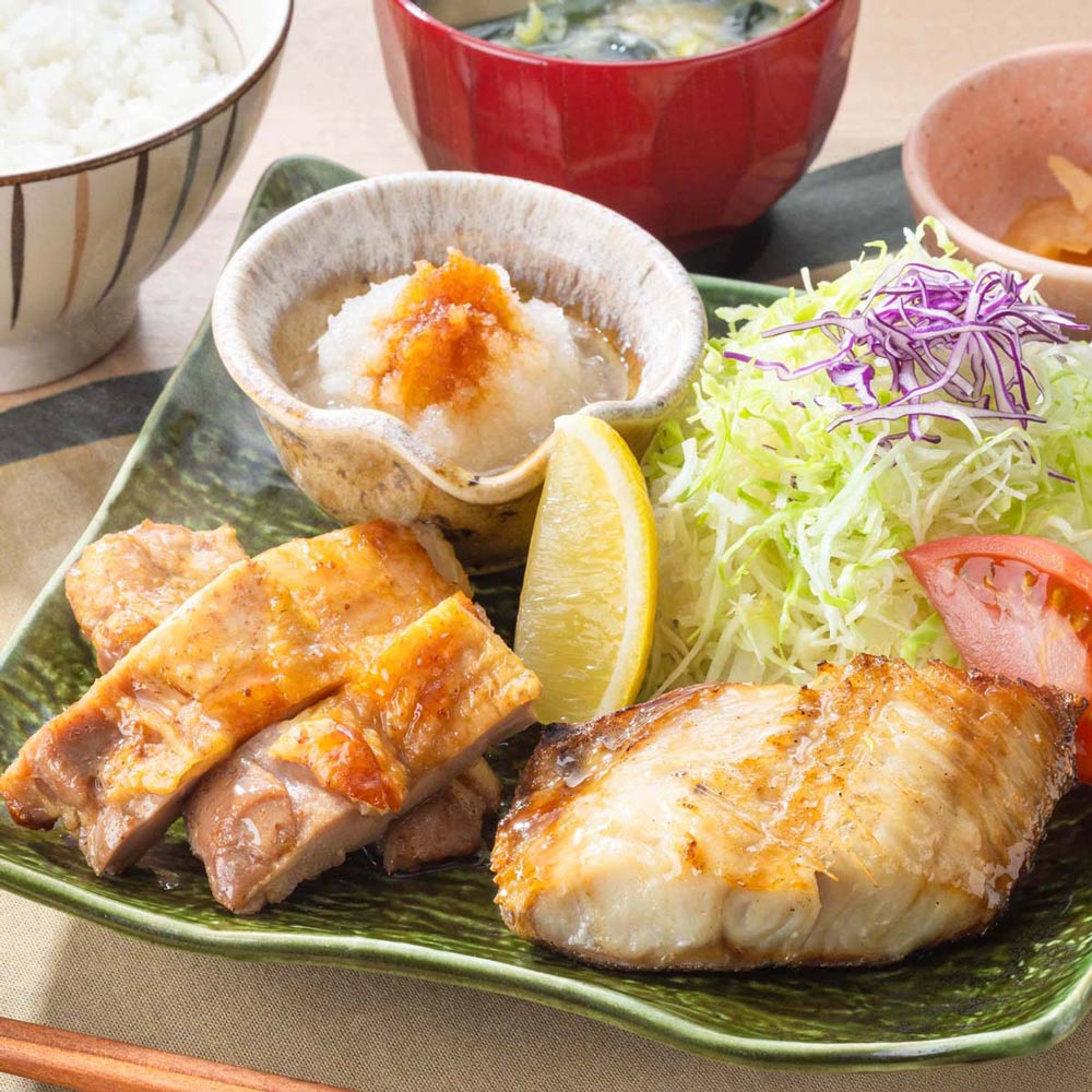 しまほっけともろみチキンの炭火焼き