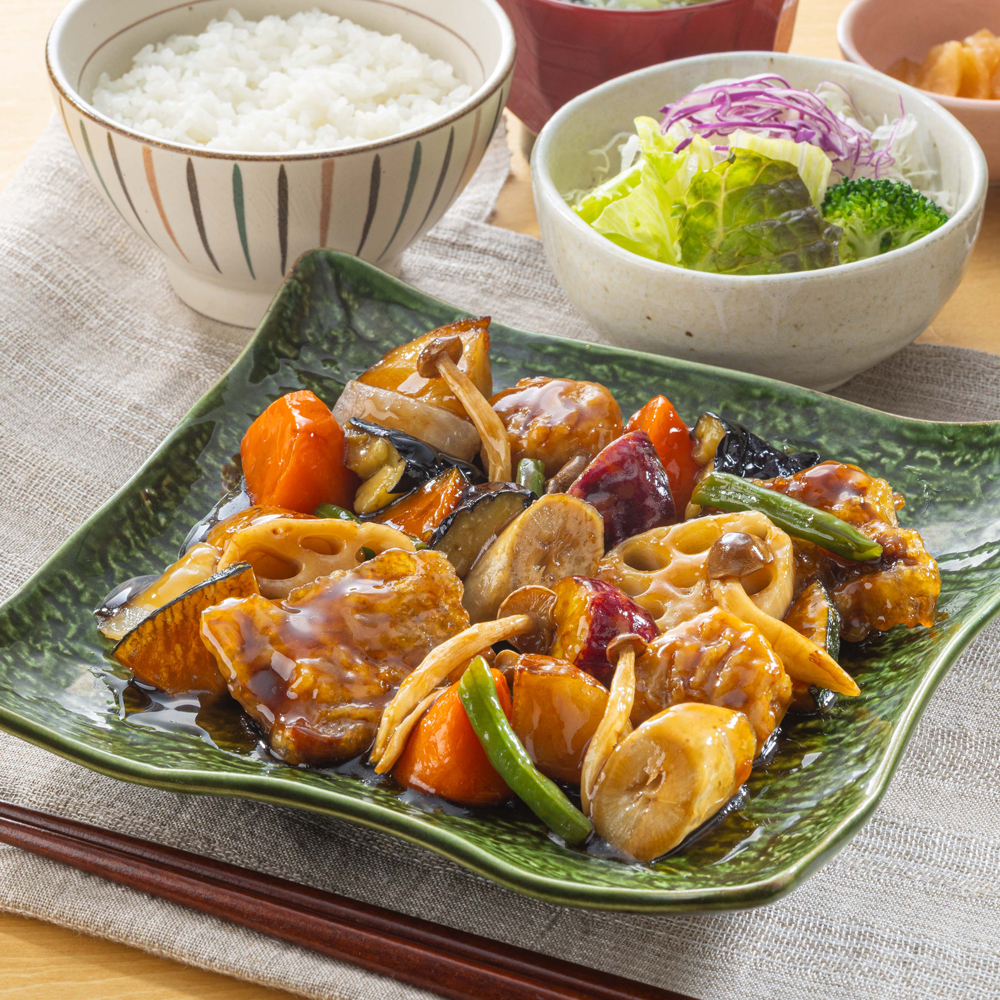 季節の野菜と豚と鶏つくねの黒酢あん