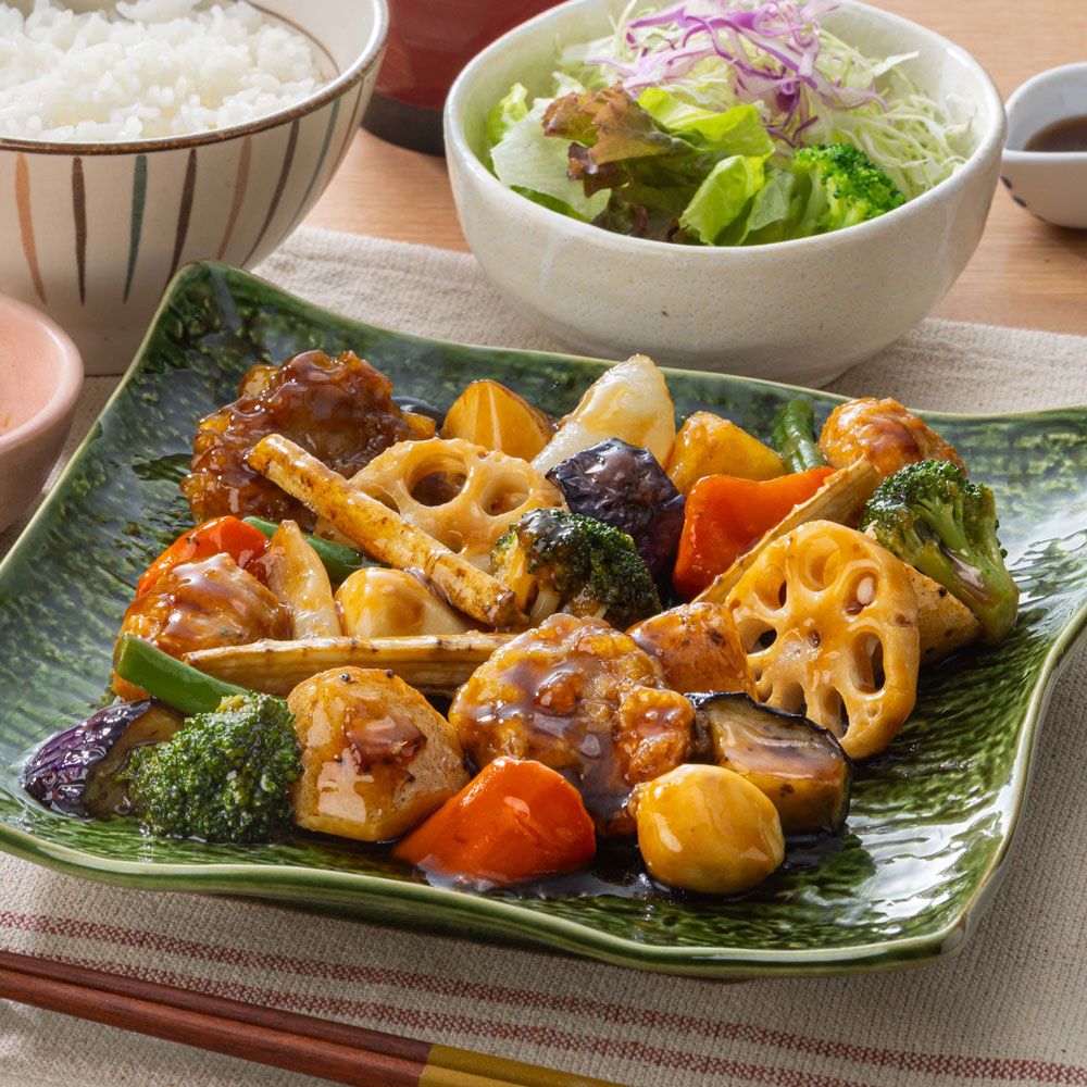 季節の野菜と豚と鶏つくねの黒酢あん