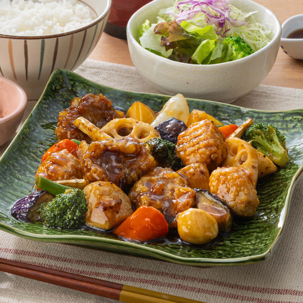 ＜おかず増量＞季節の野菜と豚と鶏つくねの黒酢あん