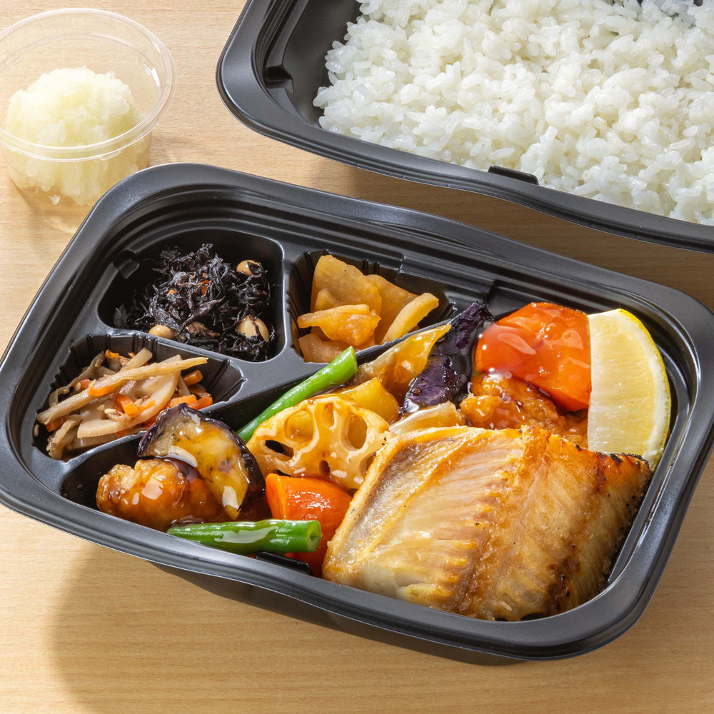 鶏と野菜の黒酢あんとしまほっけの炭火焼き 弁当